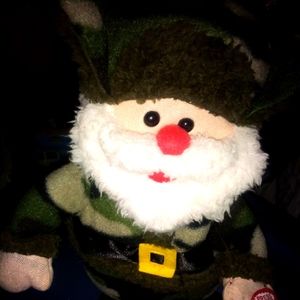 Santa Hunter plays Christmas song